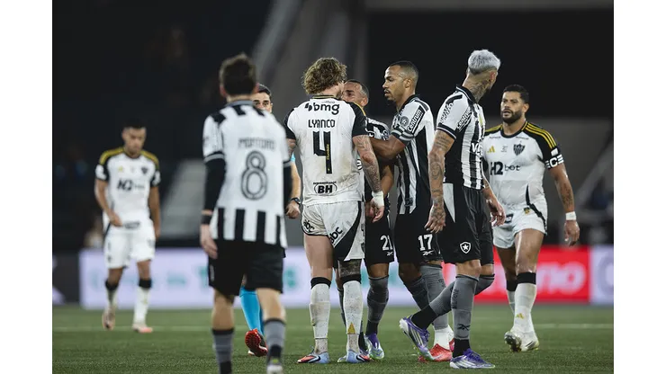 Galo teve três partidas seguidas com um a mais em campo (Foto: Pedro Souza / Atlético)
