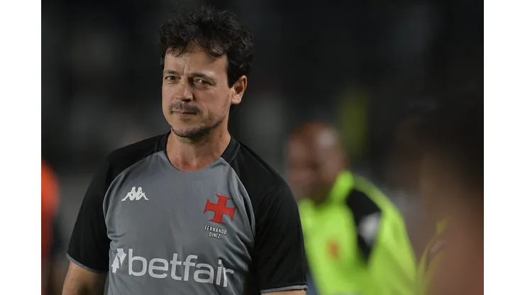 Jornalista Raphael Fernandes aponta Vasco em momento “confuso” e vê Diniz como trunfo contra o Flamengo. Foto: Thiago Ribeiro/AGIF
