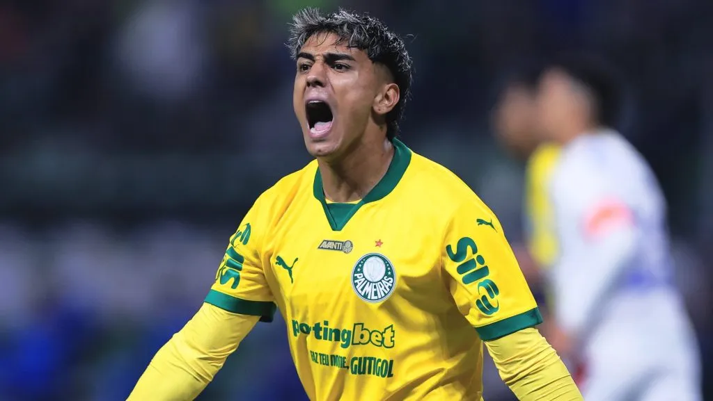 Facundo Torres reclamando. Foto: Ettore Chiereguini/AGIF