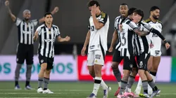 RJ - RIO DE JANEIRO - 20/09/2025 - BRASILEIRO A 2025, BOTAFOGO X ATLETICO-MG - Santi Rodriguez jogador do Botafogo comemora seu gol com Montoro jogador da sua equipe durante partida contra o Atletico-MG no estadio Engenhao pelo campeonato Brasileiro A 2025. Foto: Jorge Rodrigues/AGIF
