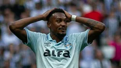 Edenílson em ação durante jogo contra o Atlético-MG