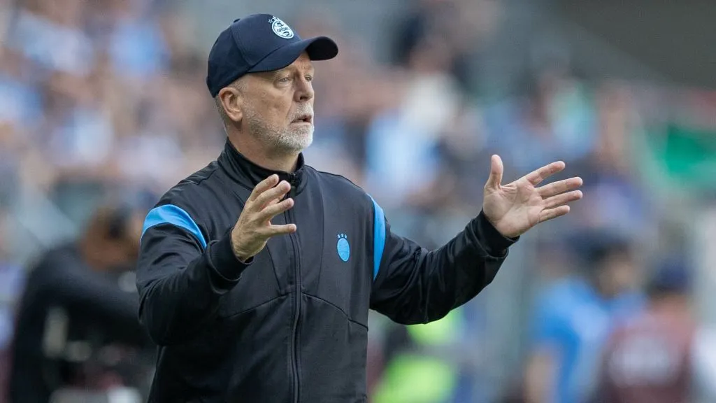 Mano Menezes tecnico do Gremio durante partida contra o Mirassol no estadio Arena do Gremio pelo campeonato Brasileiro A 2025. Foto: Liamara Polli/AGIF