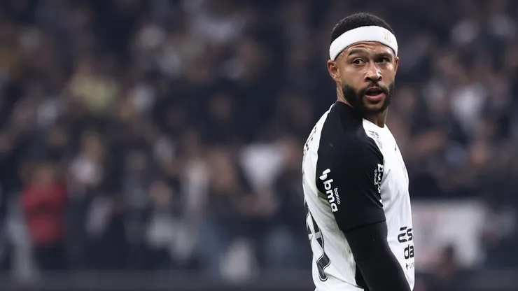 Memphis Depay não irá entar em campo em Sport x Corinthians - Foto: Marcello Zambrana/AGIF