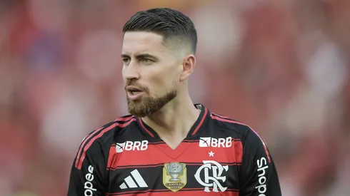 Jorginho em ação pelo Flamengo em 2025 - Foto: Thiago Ribeiro/AGIF
