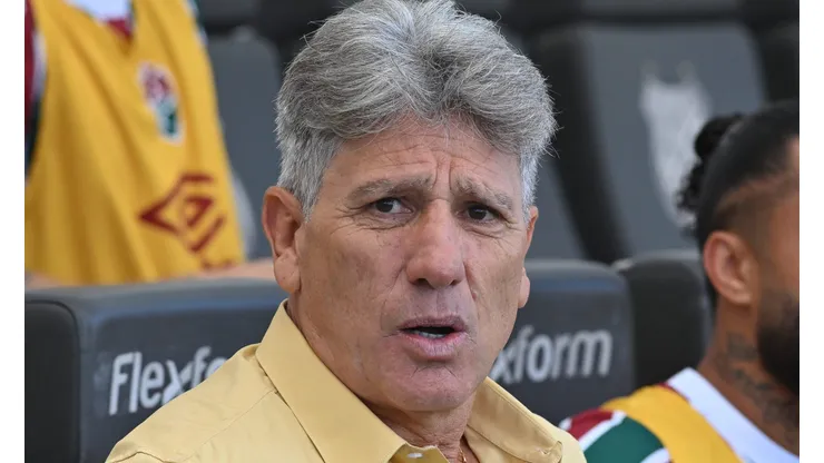 Apesar do triunfo sobre o Vitória a torcida tricolor soltou o verbo nas redes alfinetando Renato Gaucho sobre atletas que merecem mais espaço