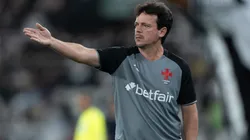 Vasco de Fernando Diniz jogou com três atacantes diante do Flamengo