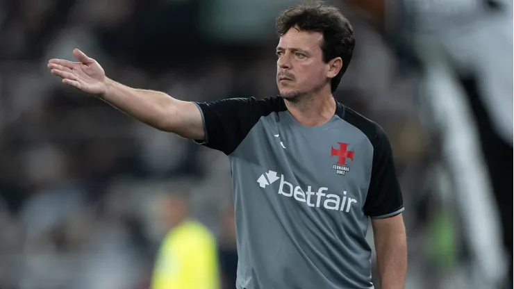 Vasco de Fernando Diniz jogou com três atacantes diante do Flamengo