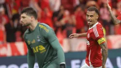 Alan Patrick provoca Tiago Volpi após marcar em Internacional x Grêmio - Foto: Ricardo Duarte / Internacional