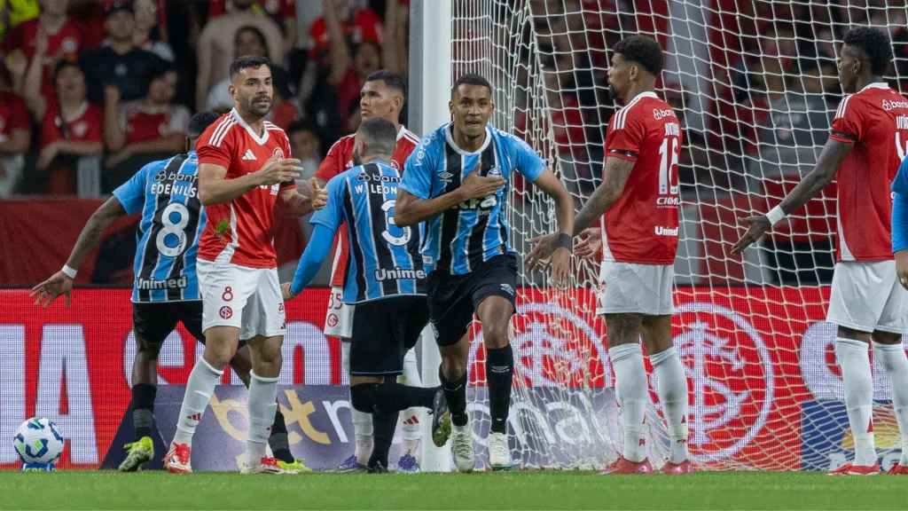 Gol André Henrique no Gre-Nal