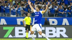 Lucas Silva, jogador do Cruzeiro, comemora seu gol durante partida contra o Bragantino no estadio Mineirao pelo campeonato Brasileiro A 2025. Foto: Fernando Moreno/AGIF