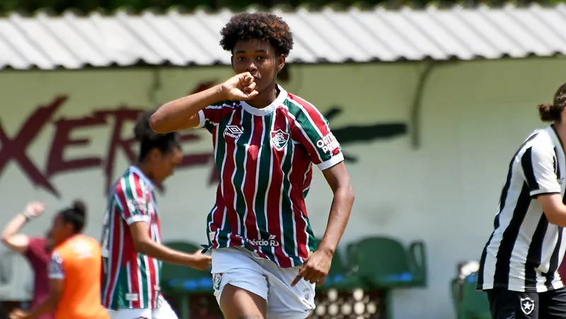 Jogadora do time feminino sub-20 do Fluminense em campo