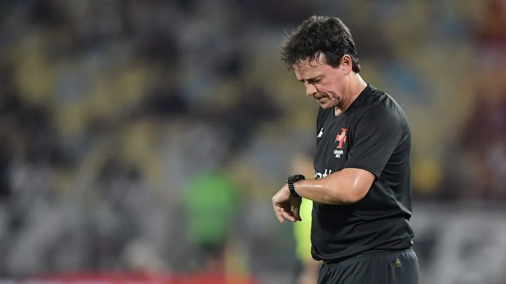 Fernando Diniz elogia desempenho do Vasco em empate – Foto: Thiago Ribeiro/AGIF