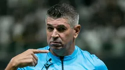 MG - BELO HORIZONTE - 26/10/2024 - BRASILEIRO A 2024, ATLETICO-MG X INTERNACIONAL - O arbitro Marcelo de Lima Henrique durante partida entre Atletico-MG e Internacional no estadio Arena MRV pelo campeonato Brasileiro A 2024.
