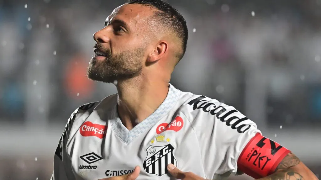 Guilherme comemorando gol. Foto: Jota Erre/AGIF