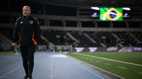 RJ - RIO DE JANEIRO - 20/09/2025 - BRASILEIRO A 2025, BOTAFOGO X ATLETICO-MG - Jorge Sampaoli tecnico do Atletico-MG durante partida contra o Botafogo no estadio Engenhao pelo campeonato Brasileiro A 2025. Foto: Jorge Rodrigues/AGIF