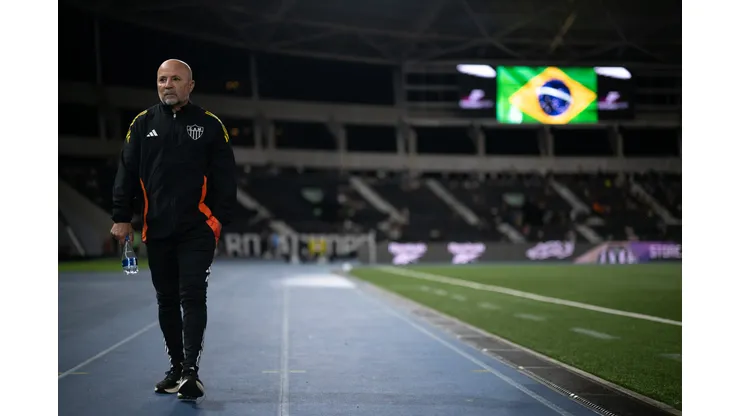 RJ - RIO DE JANEIRO - 20/09/2025 - BRASILEIRO A 2025, BOTAFOGO X ATLETICO-MG - Jorge Sampaoli tecnico do Atletico-MG durante partida contra o Botafogo no estadio Engenhao pelo campeonato Brasileiro A 2025. Foto: Jorge Rodrigues/AGIF
