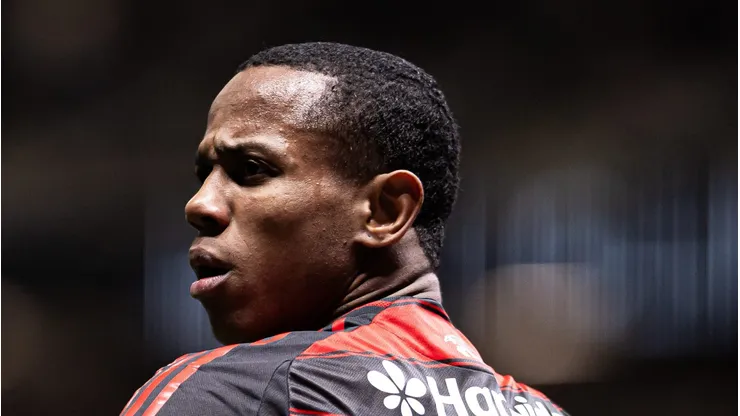 MG - BELO HORIZONTE - 06/08/2025 - COPA DO BRASIL 2025, ATLETICO-MG X FLAMENGO - Wallace Yan jogador do Flamengo durante partida contra o Atletico-MG no estadio Arena MRV pelo campeonato Copa Do Brasil 2025.