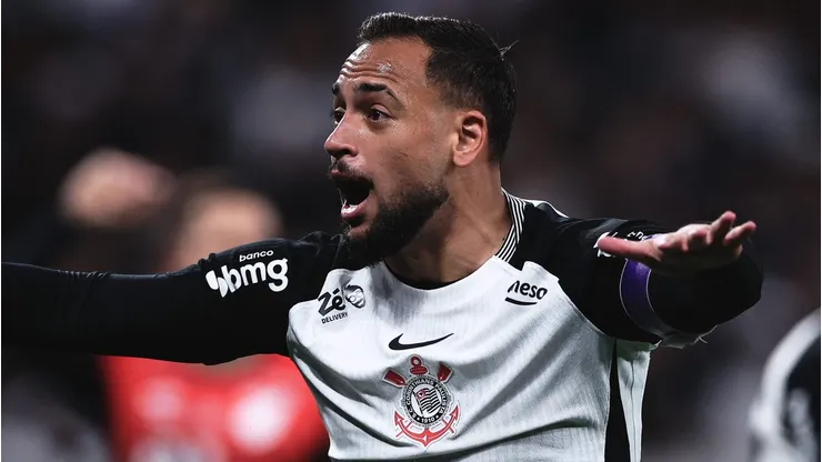 Maycon durante partida entre Corinthians e Athletico-PR, pela Copa do Brasil, na Neo Química Arena.
