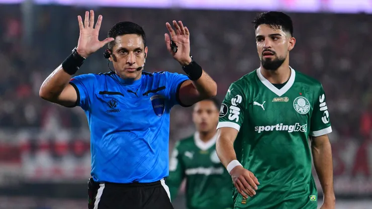 Flaco López em campo pelo Palmeiras. (Photo by Marcelo Endelli/Getty Images)