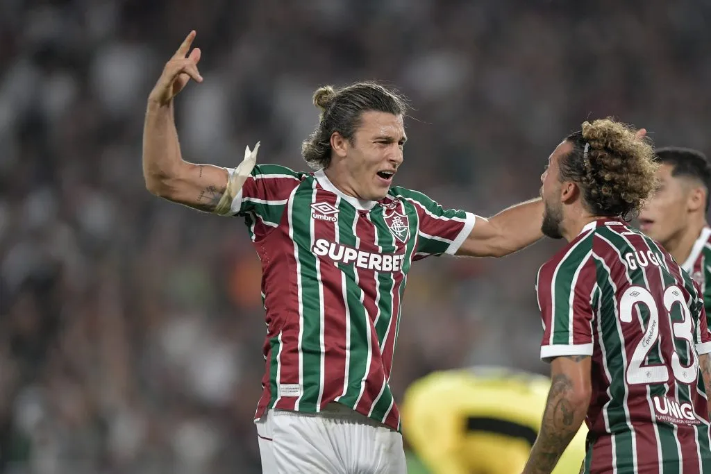 Canobbio jogador do Fluminense comemora seu gol com jogadores do seu time durante partida contra o Bahia no estadio Maracana pelo campeonato Copa Do Brasil 2025. Foto: Thiago Ribeiro/AGIF