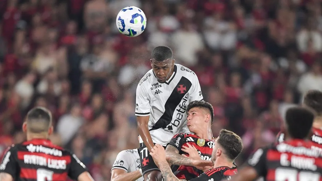 Vasco e Flamengo empataram em 1 a 1 - Foto: Thiago Ribeiro/AGIF.