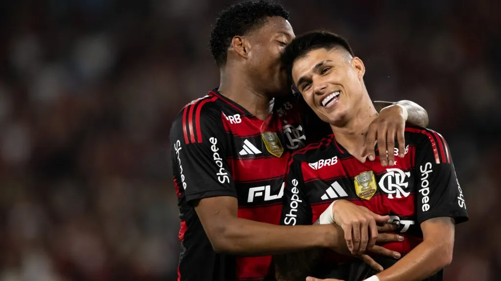 Plata e Luiz Araújo comemorando pelo Flamengo – Foto: Jorge Rodrigues/AGIF