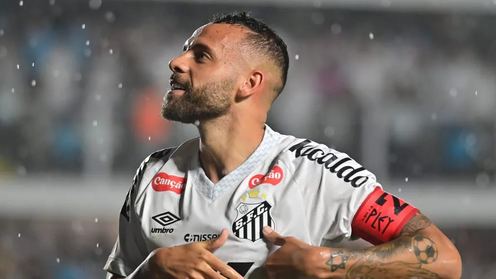 Guilherme, atleta do Peixe. Foto: Jota Erre/AGIF.