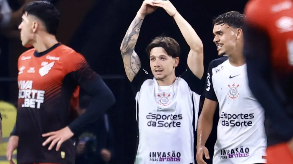 Rodrigo Garro jogador do Corinthians comemora seu gol durante partida contra o Athletico-PR no estadio Arena Corinthians pelo campeonato Copa Do Brasil 2025. Foto: Marcello Zambrana/AGIF