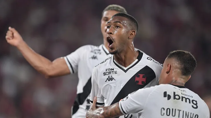 Rayan, atacante do Vasco. Foto: Thiago Ribeiro/AGIF.