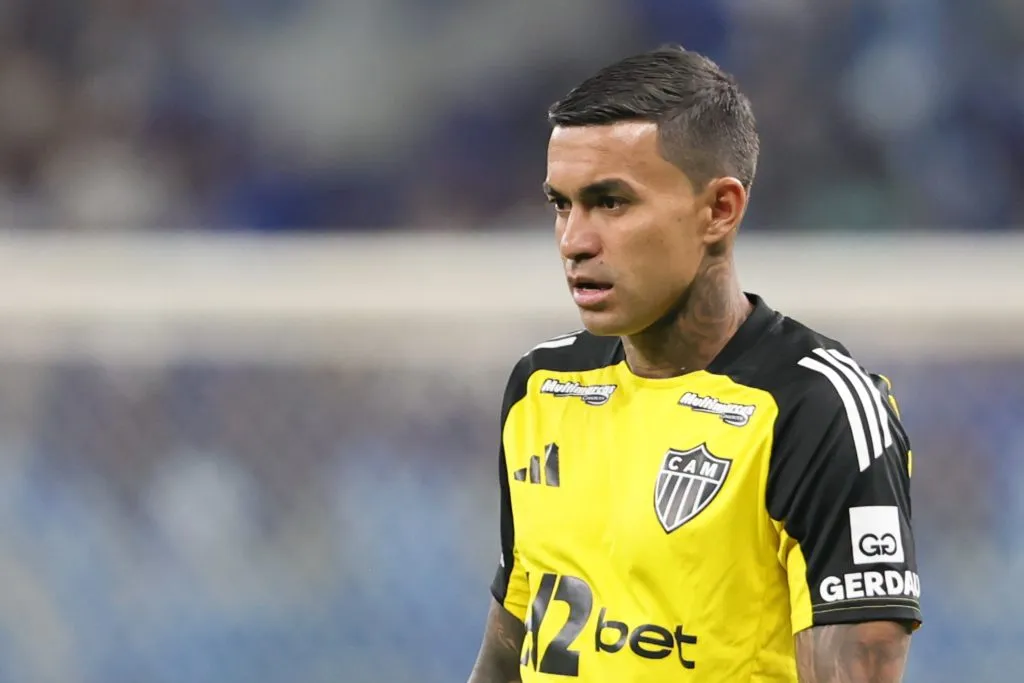 MG – BELO HORIZONTE – 11/09/2025 – COPA DO BRASIL 2025, CRUZEIRO X ATLETICO-MG – Dudu jogador do Atletico-MG durante aquecimento antes da partida contra o Cruzeiro no estadio Mineirao pelo campeonato Copa Do Brasil 2025. Foto: Gilson Lobo/AGIF