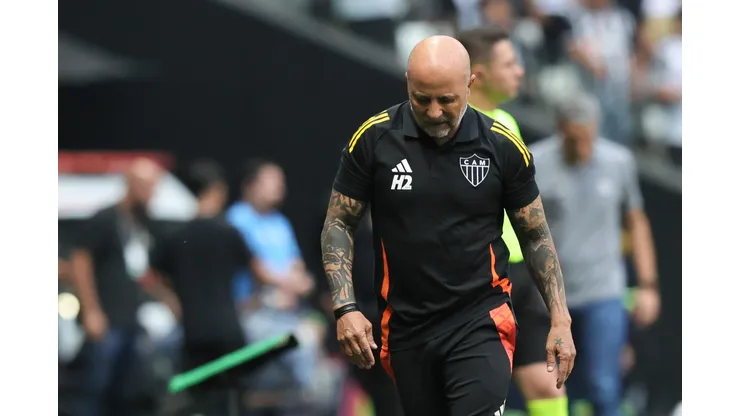 MG - BELO HORIZONTE - 14/09/2025 - BRASILEIRO A 2025, ATLETICO-MG X SANTOS - Jorge Sampaoli tecnico do Atletico-MG durante partida contra o Santos no estadio Arena MRV pelo campeonato Brasileiro A 2025. Foto: Gilson Lobo/AGIF