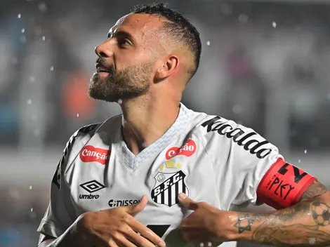 Guilherme recebe bronca de Vojvoda durante derrota do Santos: "Vamos jogar bola"