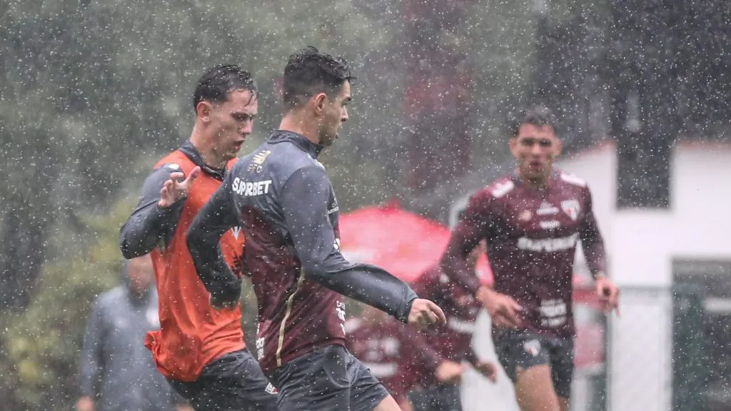 Oscar no São Paulo em treino - Foto: Erico Leonan / São Paulo FC