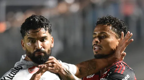 Allan durante jogo do CRF contra o Santos
