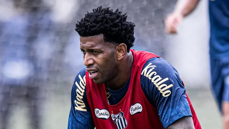 Zagueiro Gil admitiu mágoa com a forma que foi tratado no Santos antes de rescisão - Foto: Raul Baretta/Santos FC