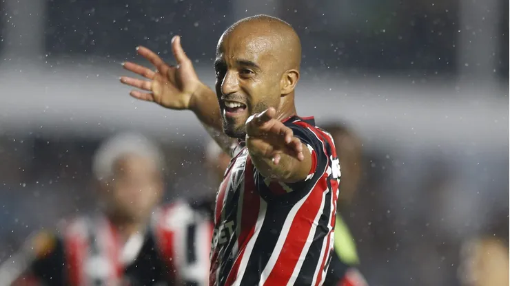Lucas Moura, atacante do São Paulo em partida pelo campeonato brasileiro - (Foto: Miguel Schincariol/Getty Images)