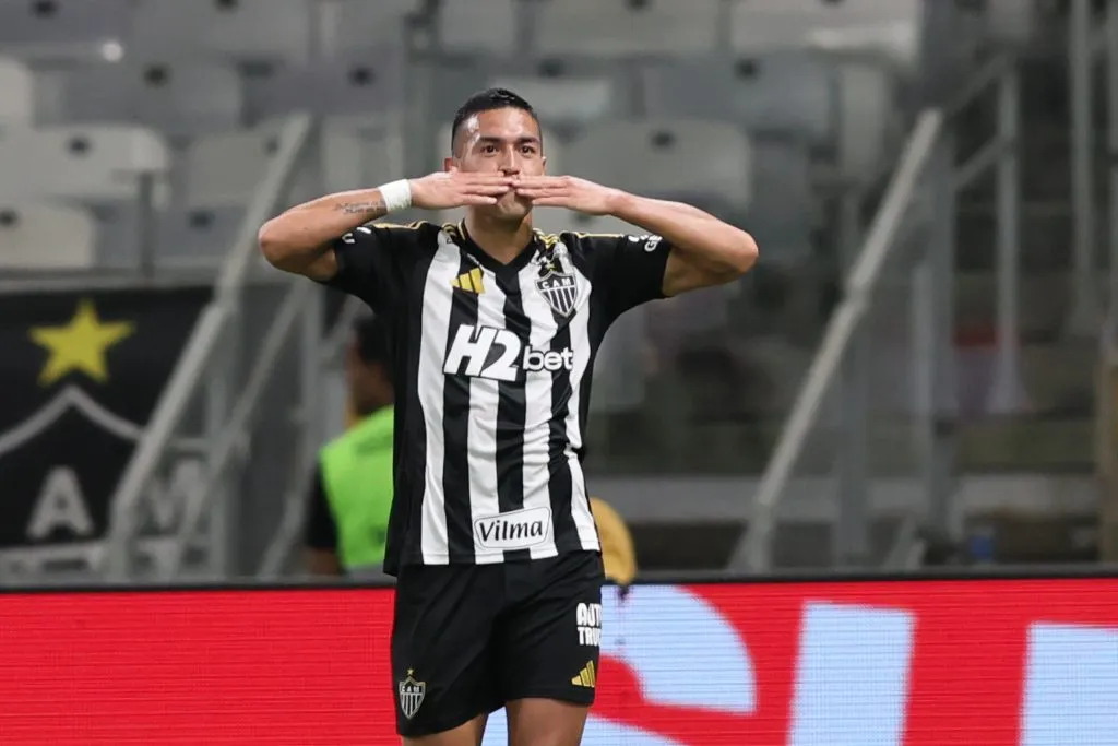Cuello, jogador do Atletico-MG comemora seu gol durante partida contra o Manaus no estadio Mineirao pelo campeonato Copa Do Brasil 2025. Foto: Gilson Lobo/AGIF