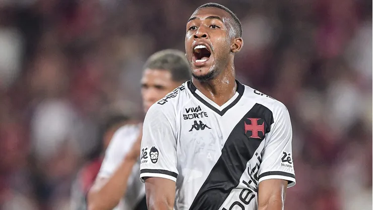 Rayan fez um belo gol pelo Vasco no Clássico dos Milhões no Maracanã