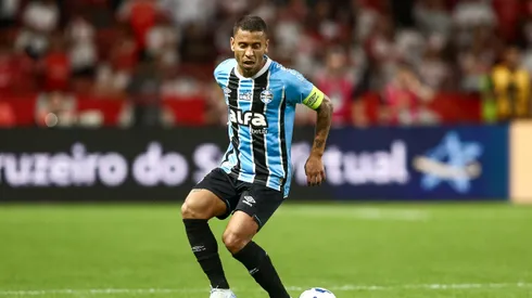 Marcos Rocha foi o capitão no Gre-Nal. Photo by Pedro H. Tesch/Getty Images
