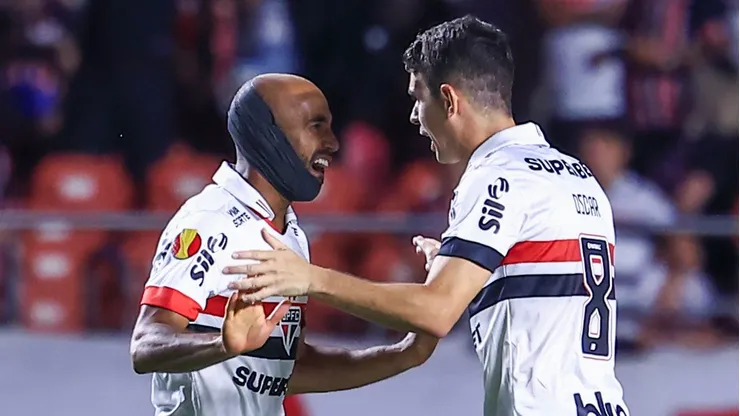 Lucas Moura e Oscar, jogadores do São Paulo