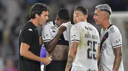Leitura labial mostra "broncas" do médico para tirar Robert Renan após choque em Flamengo x Vasco.