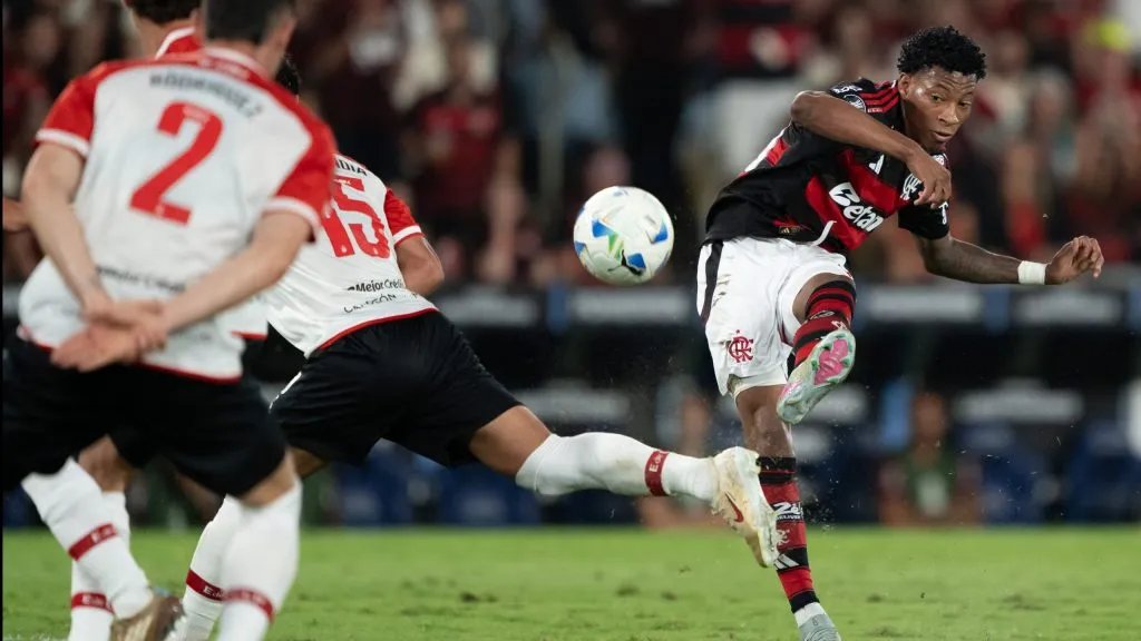 Plata em lance contra Estudiantes. Foto: Jorge Rodrigues/AGIF