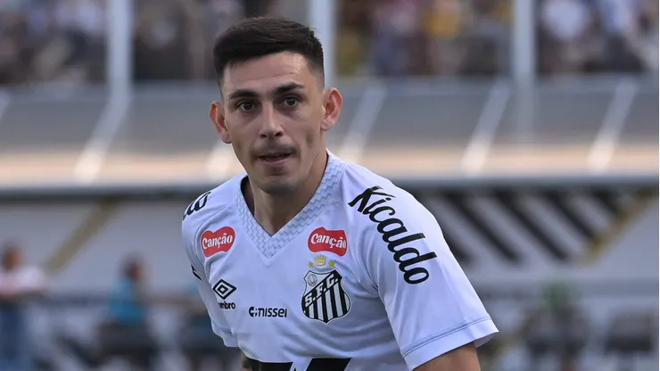 Gonzalo Escobar, jogador do Santos foi um destaques no duelo contra o São Paulo e que encantou a torcida santista
