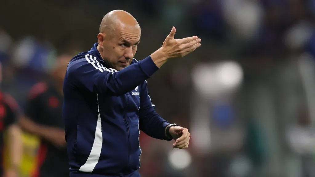 Leonardo Jardim pode perder jogadores importantes. Foto: Gilson Lobo/AGIF