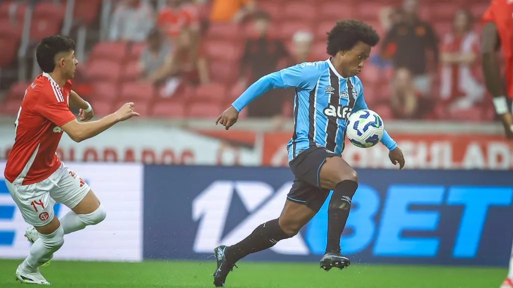 Willian em lance no Gre-Nal. Foto: Lucas Uebel/Grêmio FBPA