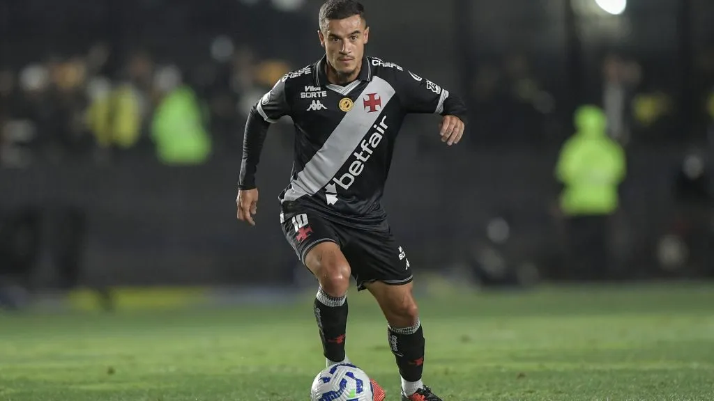 Coutinho durante partida entre Vasco x Ceará, pelo Brasileirão. Foto: Thiago Ribeiro/AGIF