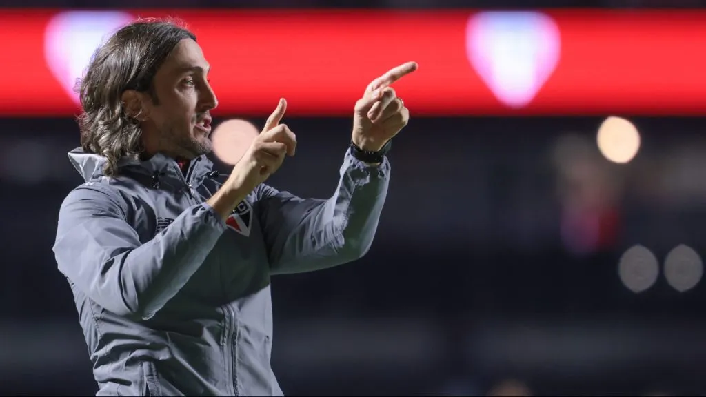 Zubeldía no comando do São Paulo. Foto: Marcello Zambrana/AGIF