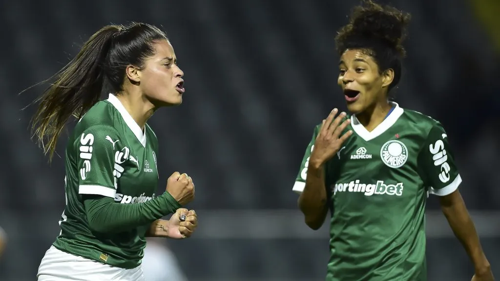Jogadoras do Palmeiras celebram gol na Copa do Brasil Feminina