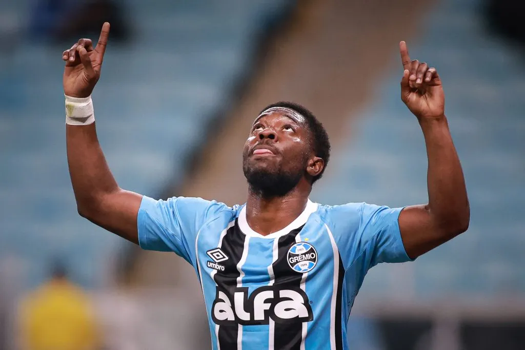 Francis Amuzu, jogador do Gremio comemora seu gol durante partida contra o Sao Jose no estadio Arena do Gremio pelo campeonato Recopa Gaucha 2025. Foto: Maxi Franzoi/AGIF