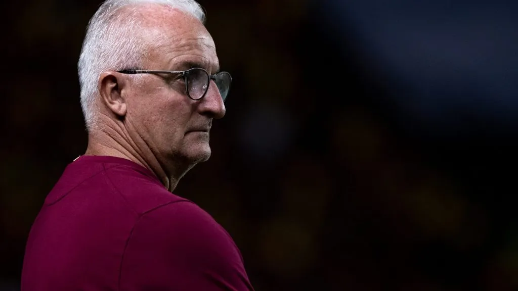 Dorival Junior tecnico do Corinthians durante partida contra o Sport no estadio Ilha do Retiro pelo campeonato Brasileiro A 2025. Foto: Rafael Vieira/AGIF